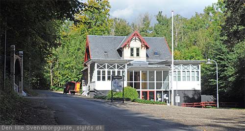 Revyhistoriens vingesus – ude i skoven